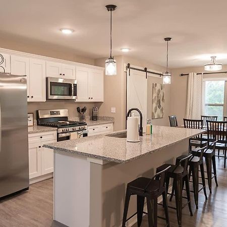 Brand New 2 Bed With Office Βίλα Loves Park Εξωτερικό φωτογραφία