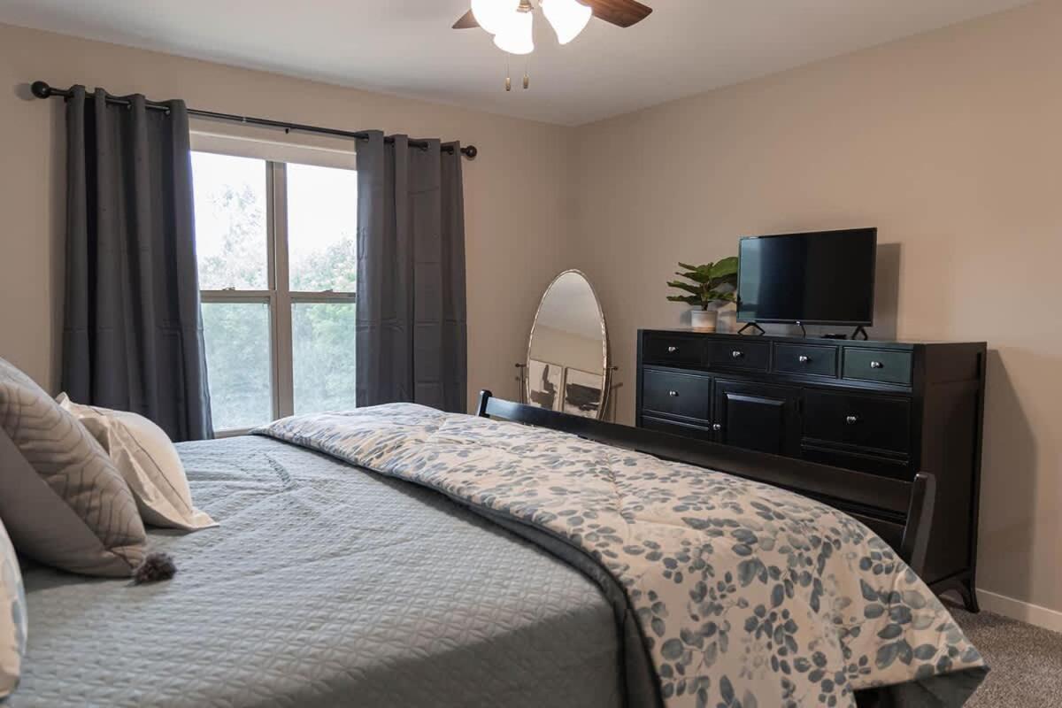 Brand New 2 Bed With Office Βίλα Loves Park Εξωτερικό φωτογραφία