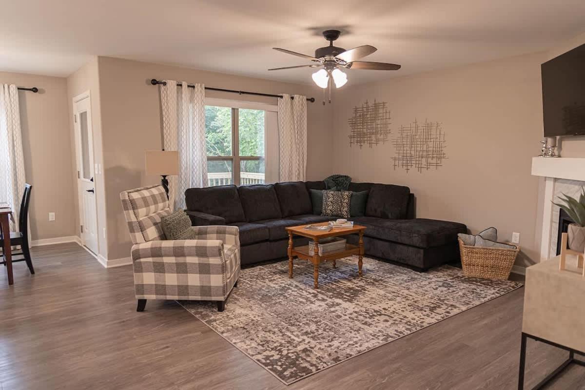 Brand New 2 Bed With Office Βίλα Loves Park Εξωτερικό φωτογραφία