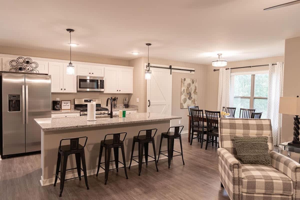 Brand New 2 Bed With Office Βίλα Loves Park Εξωτερικό φωτογραφία