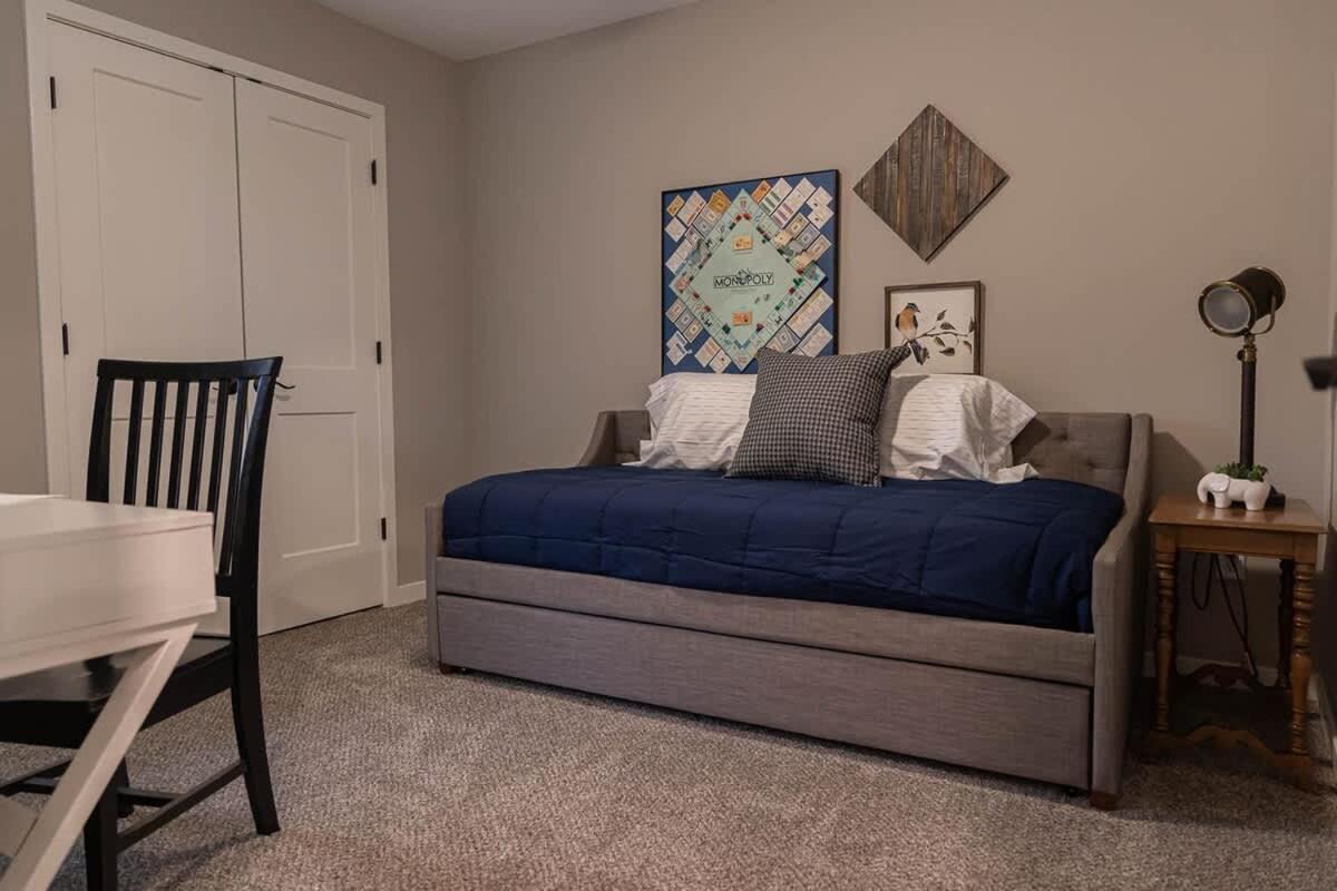 Brand New 2 Bed With Office Βίλα Loves Park Εξωτερικό φωτογραφία