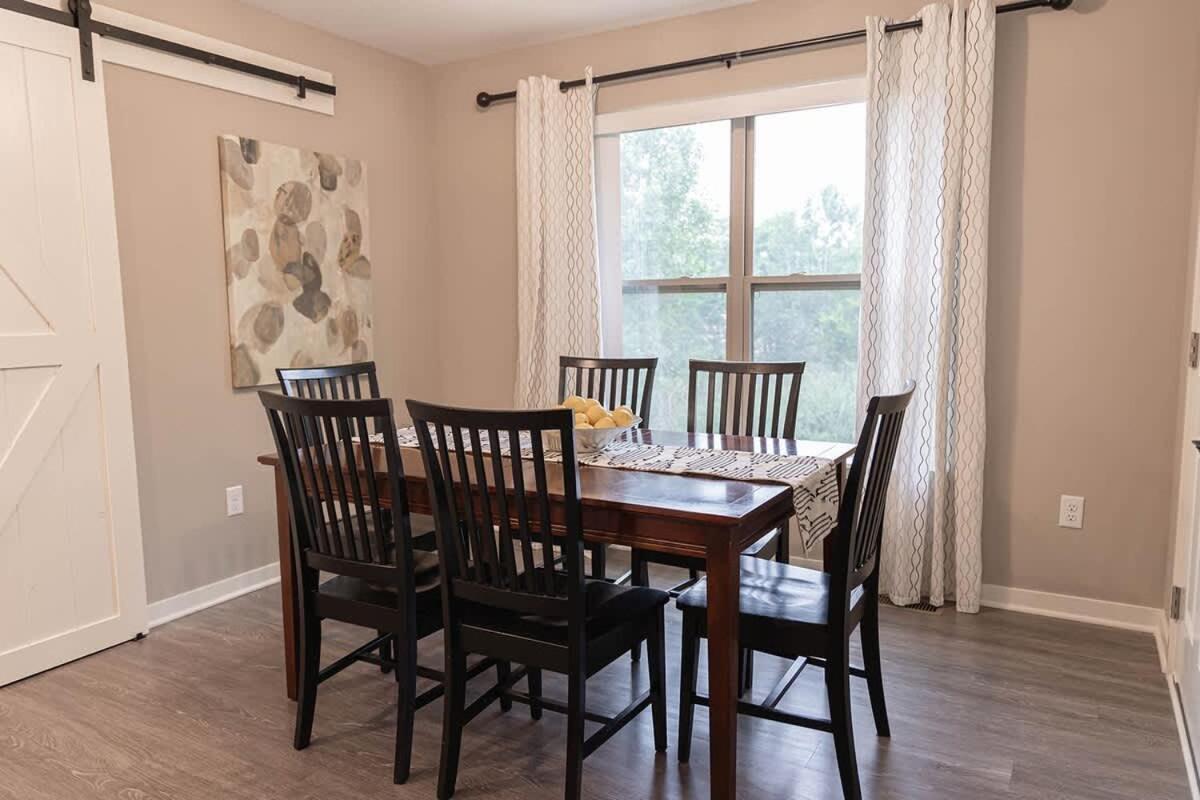 Brand New 2 Bed With Office Βίλα Loves Park Εξωτερικό φωτογραφία